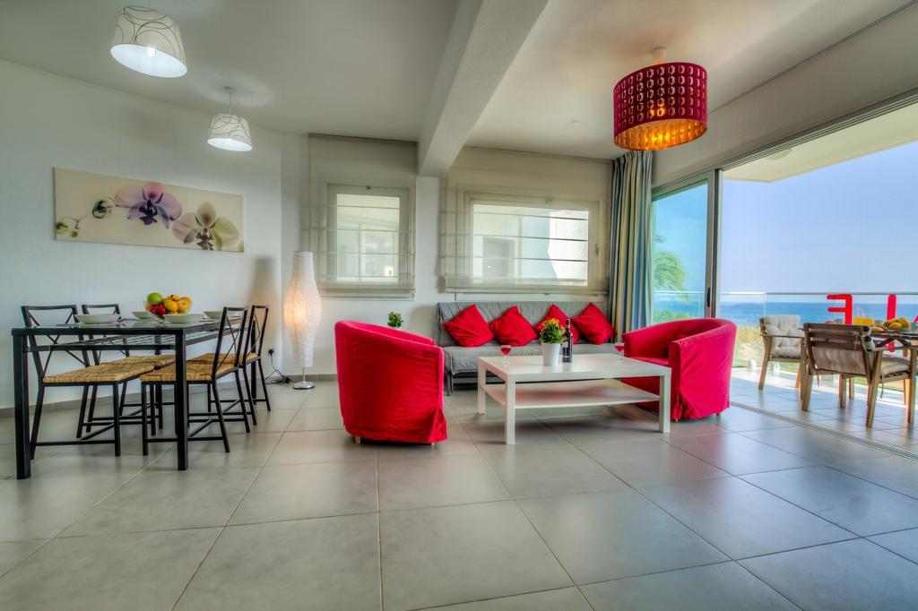 Beachfront Trident Protaras Exteriér fotografie