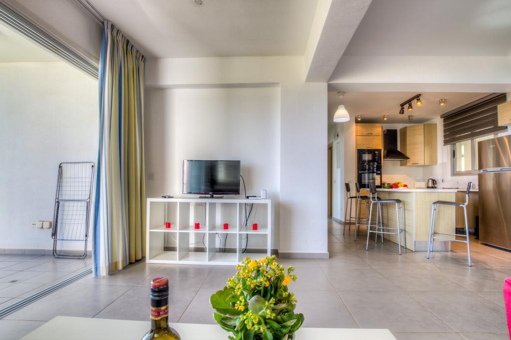 Beachfront Trident Protaras Exteriér fotografie