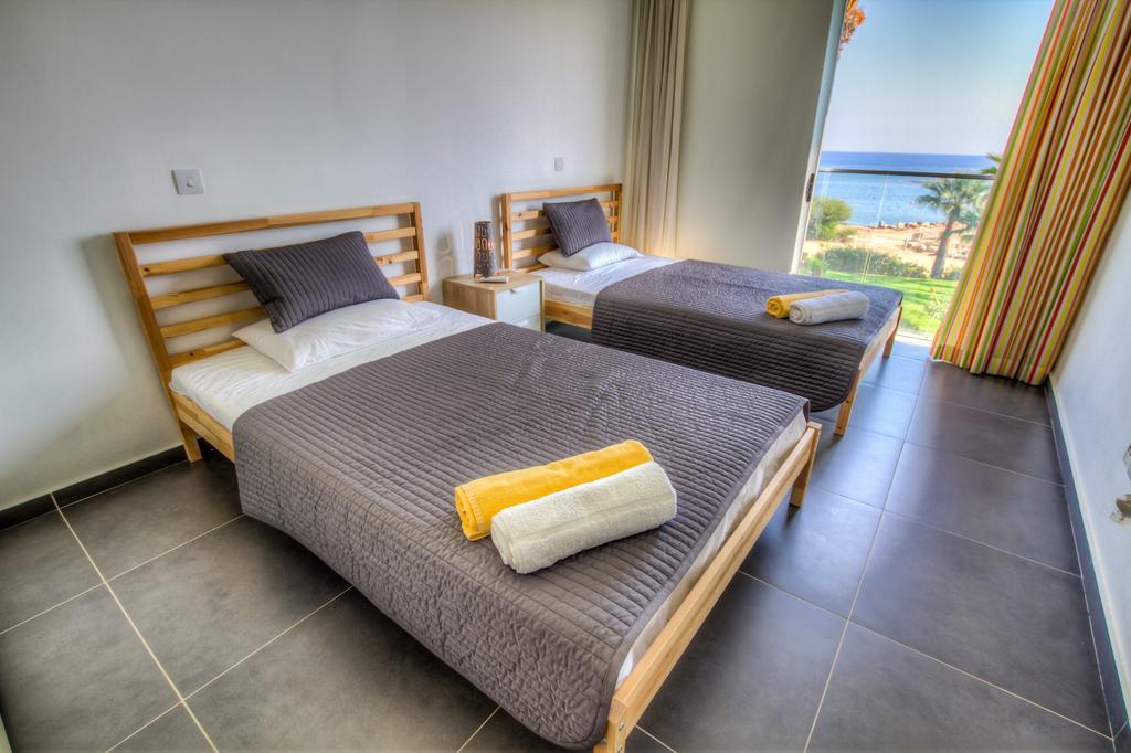 Beachfront Trident Protaras Exteriér fotografie