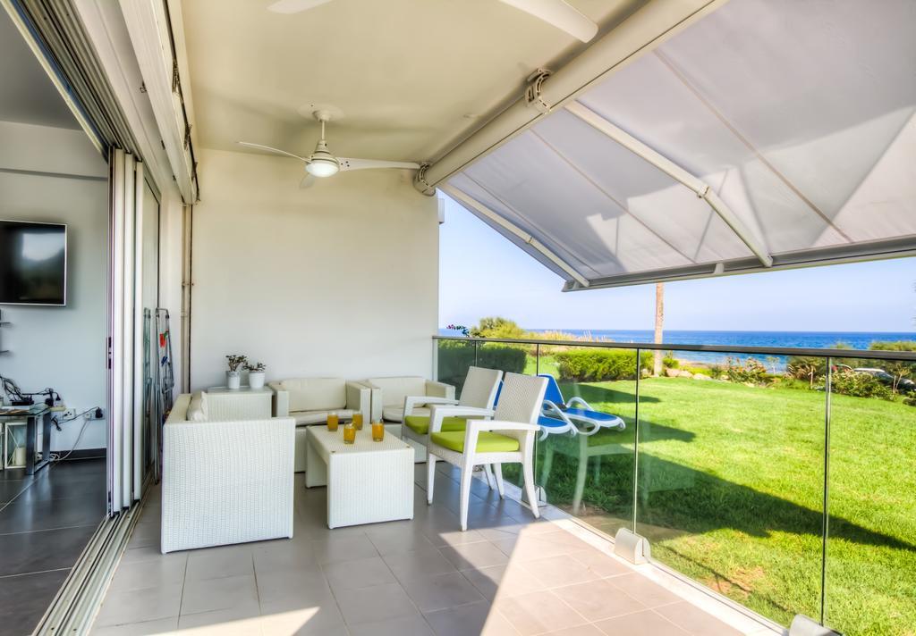 Beachfront Trident Protaras Exteriér fotografie