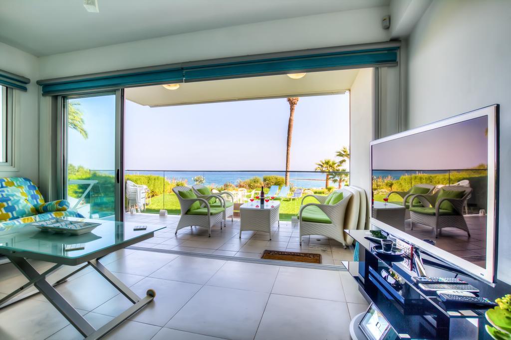 Beachfront Trident Protaras Exteriér fotografie